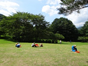 室外作業班の作業で日向ぼっこ・・・?