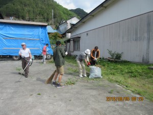 地域清掃活動と栄山稲荷