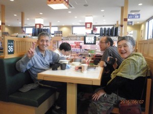 日帰り旅行 回転ずし >゜))))彡 。