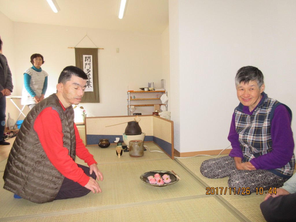すかい寮 11月「わさび」と「からし」の茶道教室