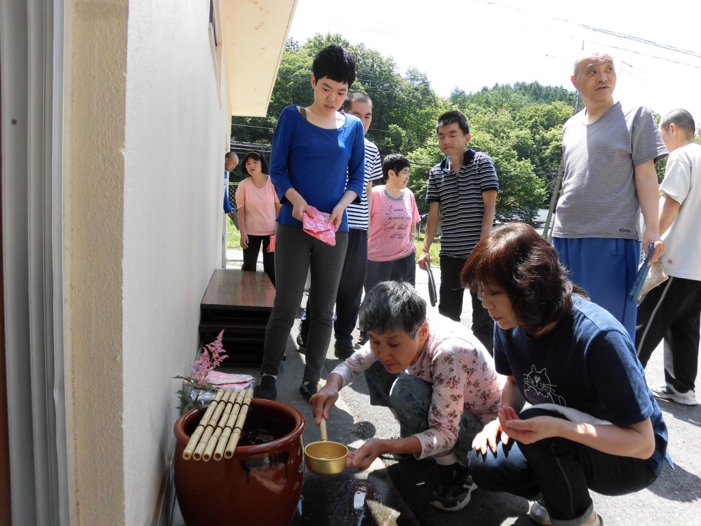 すかい寮 6月「わさび」と「からし」の茶道教室