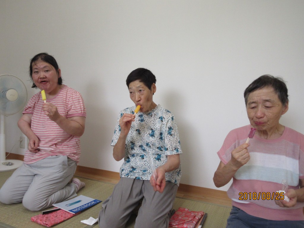 すかい寮 8月「わさび」と「からし」の茶道教室