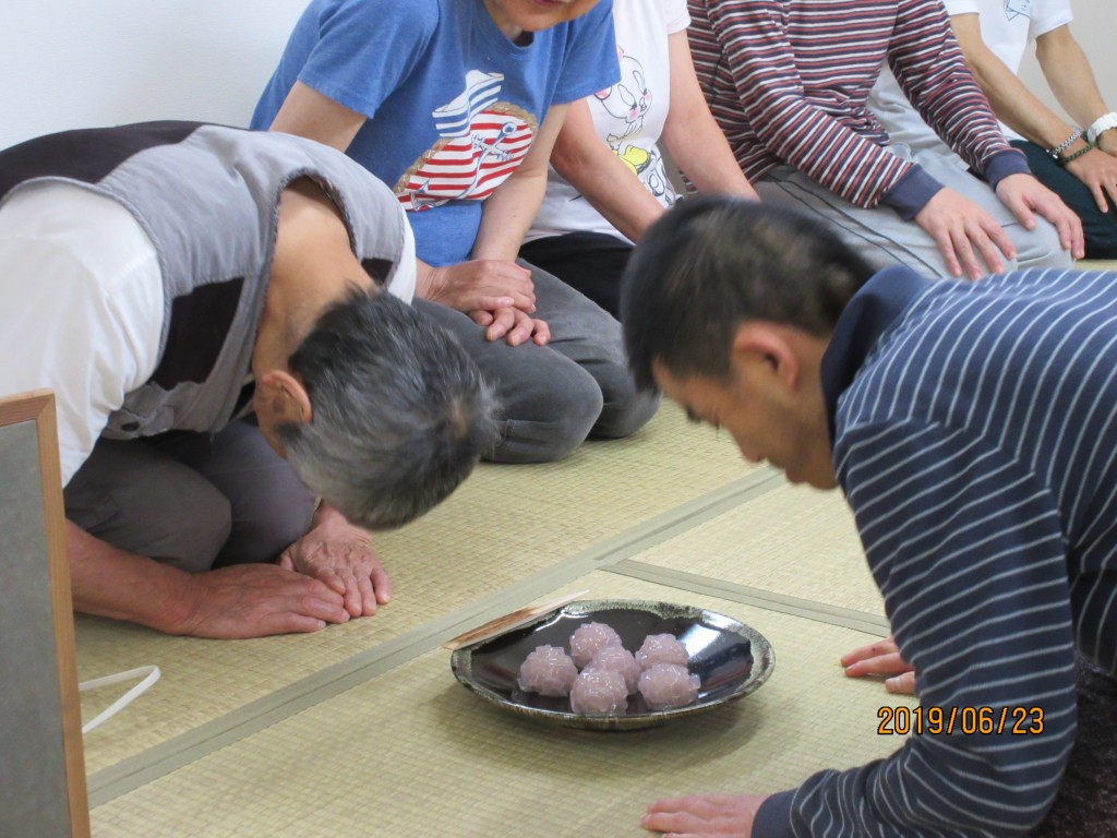 すかい寮 6月「わさび」と「からし」の茶道教室