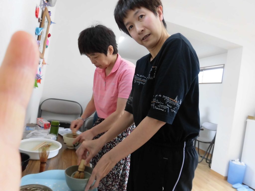 すかい寮 6月「わさび」と「からし」の茶道教室
