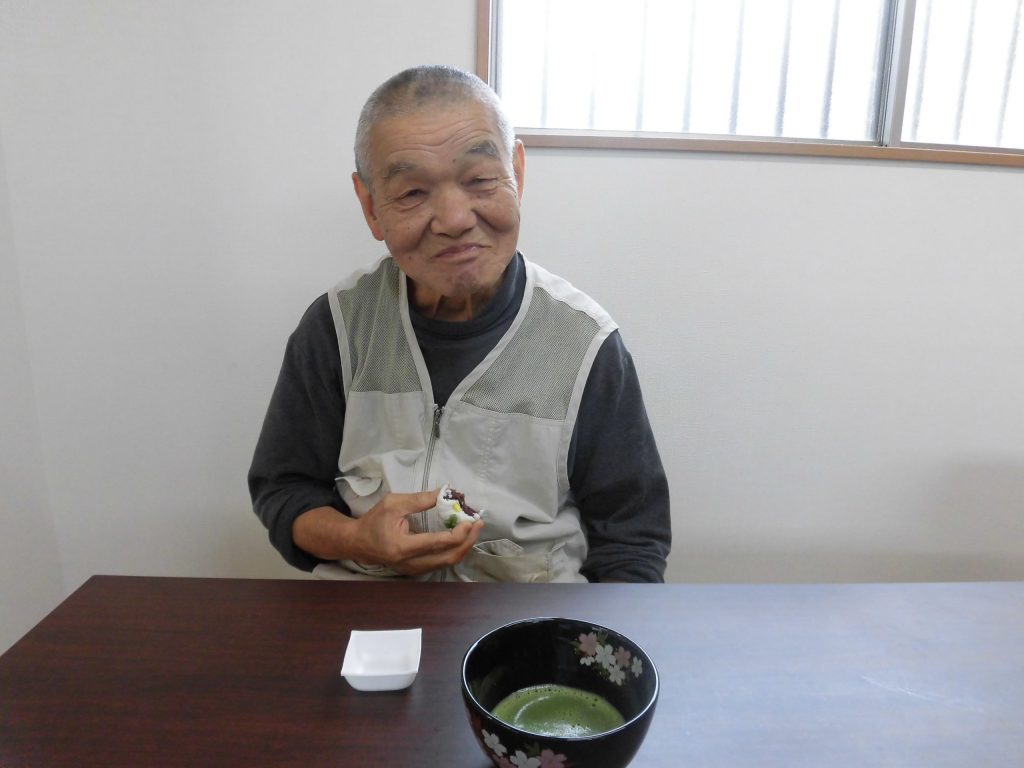 すかい寮 10月 「わさび」と「からし」の茶道教室